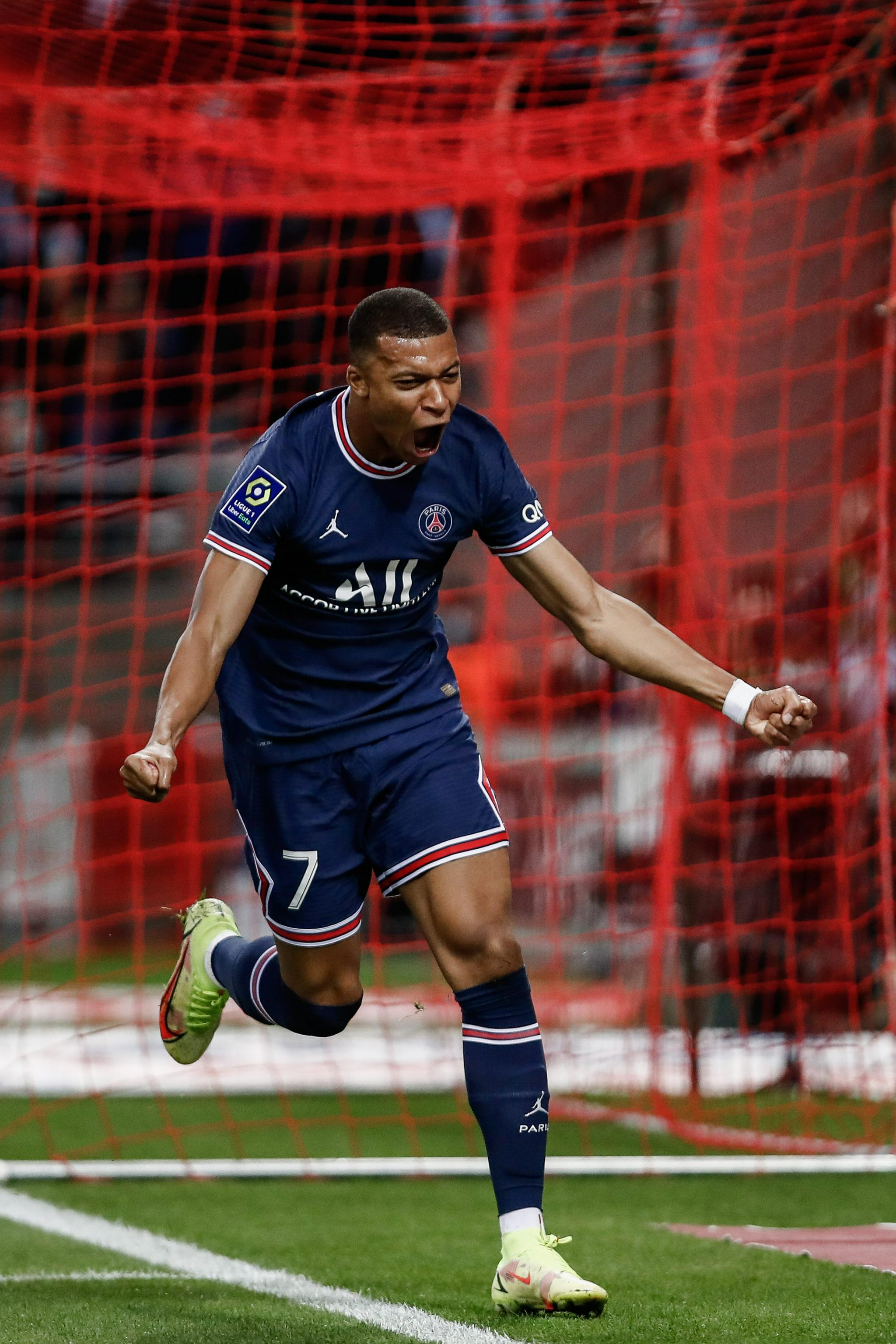 萨里：我们赢米兰是合理的；因西涅就像我儿子，俱乐部会决定（萨里：战胜米兰实至名归；因西涅像我儿子，去留由俱乐部定）