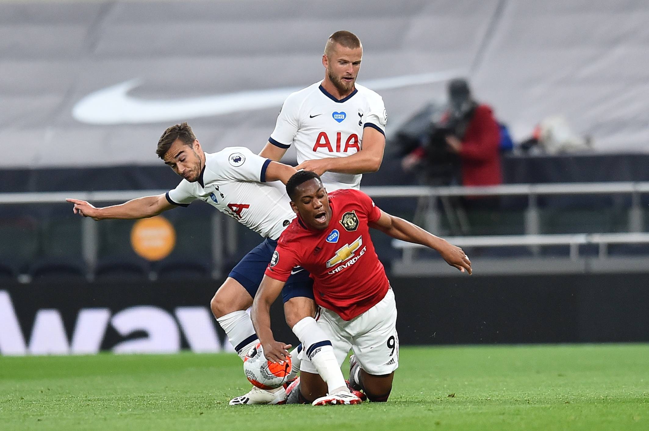 张镇麟：新赛季加盟上海从点滴做起，希望和弗格为球队做贡献（张镇麟：新赛季加盟上海，脚踏实地起步，盼与弗格携手助力球队）