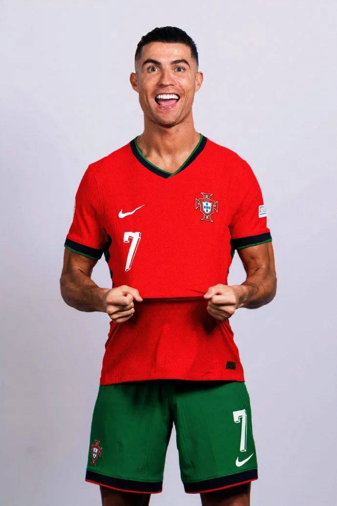 马明宇隔空给邵佳一加油：非常期待佳一率领国足走出低谷（马明宇隔空声援邵佳一：盼其率国足重振雄风）