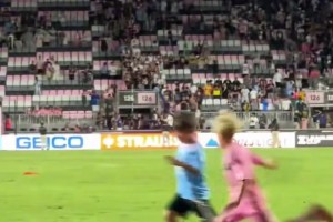 NBA：勇士主场击败灰熊 库里狂砍45分（勇士主场擒灰熊 库里轰下45分）