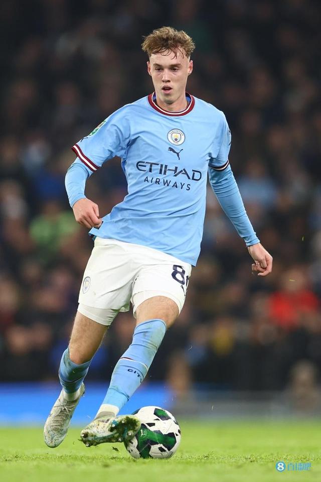 世欧预半场：齐甘科夫造险，乌克兰暂0-0冰岛（世欧预半场战报：乌克兰0-0冰岛，齐甘科夫屡造险情）