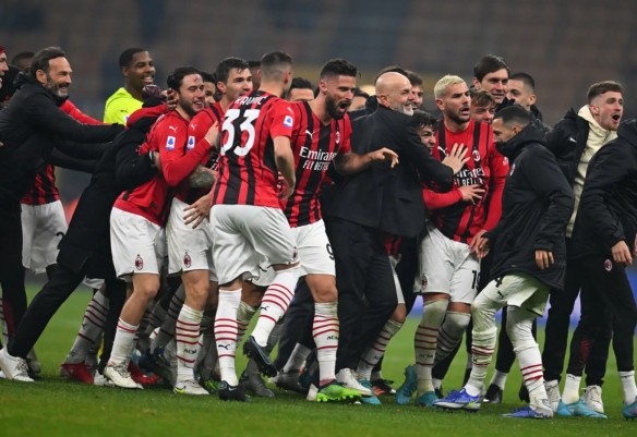 浙江队长比佩尼亚更香！大连别签长约了 弗兰克：首选中超 我的自律与生俱来（弗兰克称首选中超、自律天成；浙江队长力压佩尼亚，大连慎签长约）