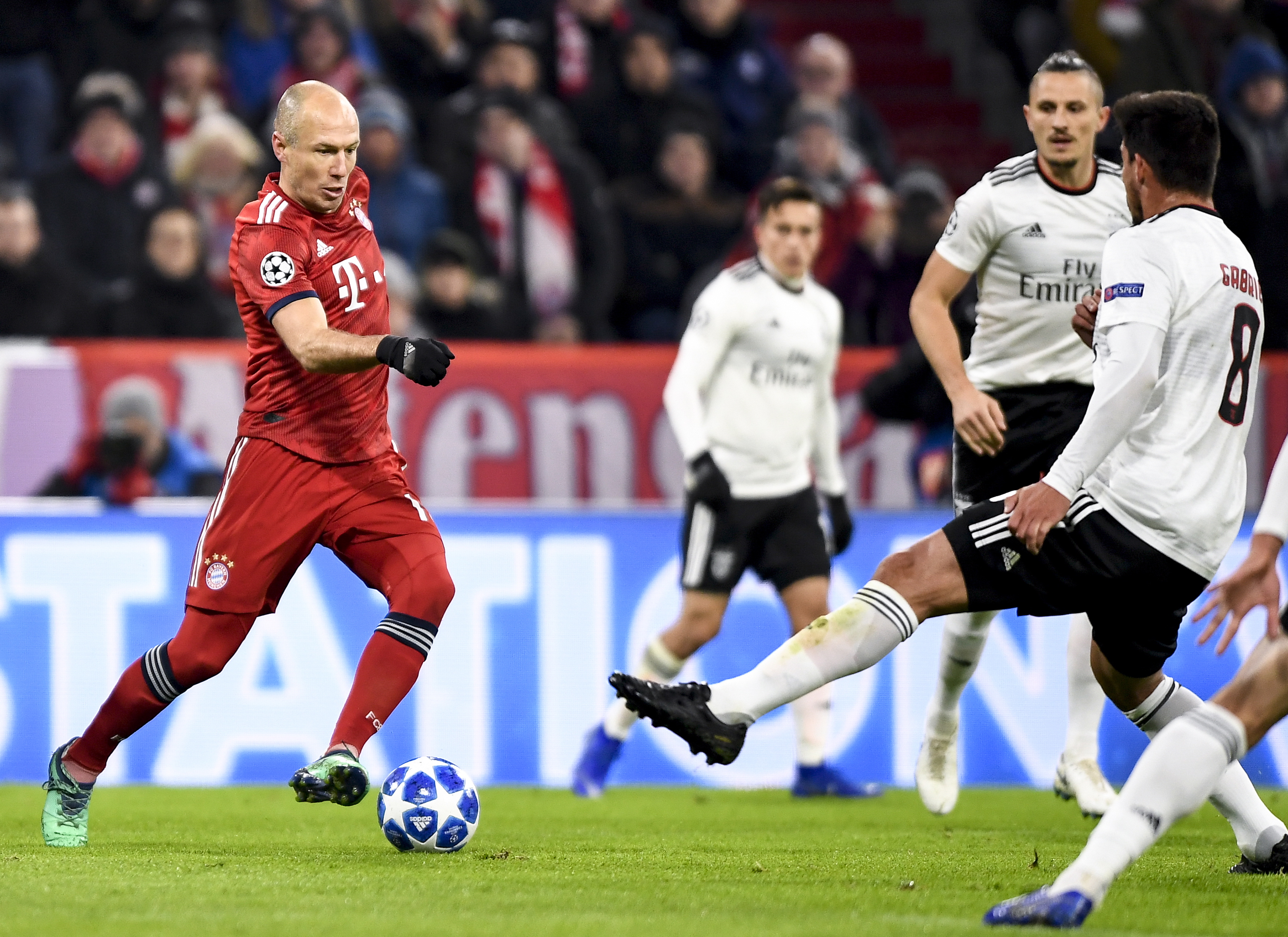 孔蒂：卡拉巴赫非常难对付，我对球队今天的表现很满意（孔蒂称卡拉巴赫难缠，对球队今日表现感到满意）