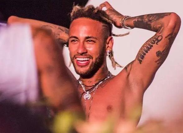 队报：巴黎在考虑引进一名右路后防多面手，有意埃里克-加西亚（队报：巴黎考虑补强右路防线，锁定多面手埃里克-加西亚）