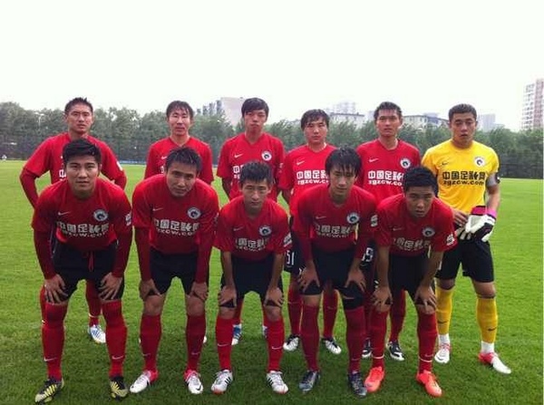 赖因德斯：米兰今年有机会争冠；未来是否会回归？回头见吧（赖因德斯：米兰本季有望冲冠；未来是否回归？拭目以待）