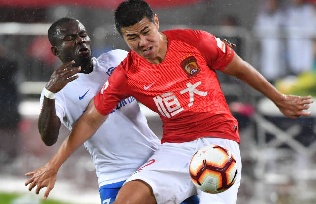 在上海旅游的奇塔迪尼重返海港俱乐部，拜访昔日教练和队友（游沪的奇塔迪尼重返海港俱乐部，看望昔日主帅与队友）