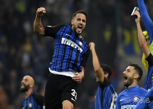 国脚关键进球助球队晋级淘汰赛（国脚关键破门，球队闯入淘汰赛）