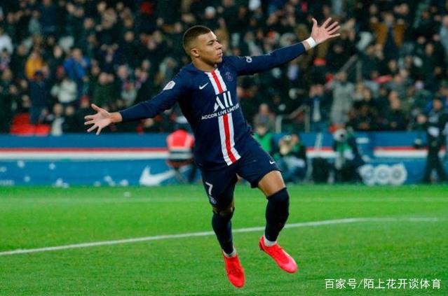 离别的季节，国安球迷合唱《再见》送别年底离队球员（年末告别季，国安球迷齐唱《再见》为离队球员送行）