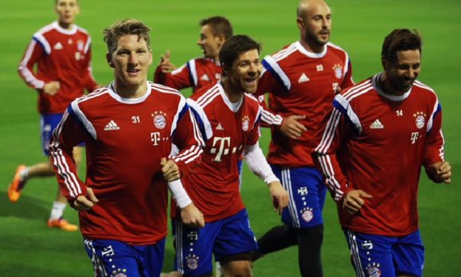 曼联2弃将左右意甲冠军，4500万前锋梅开二度，那不勒斯5连胜登顶（前曼联双将搅动意甲争冠，4500万锋霸梅开二度，那不勒斯豪取五连胜登顶）