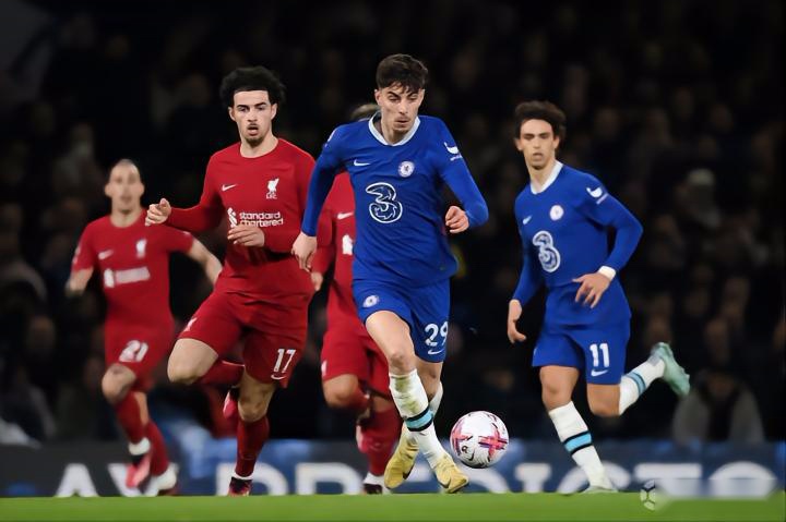 法比奥晒照：仔细看我受伤的右膝，你就知道我们队付出了一切（法比奥晒图：看我右膝的伤，就知道我们拼到极限）