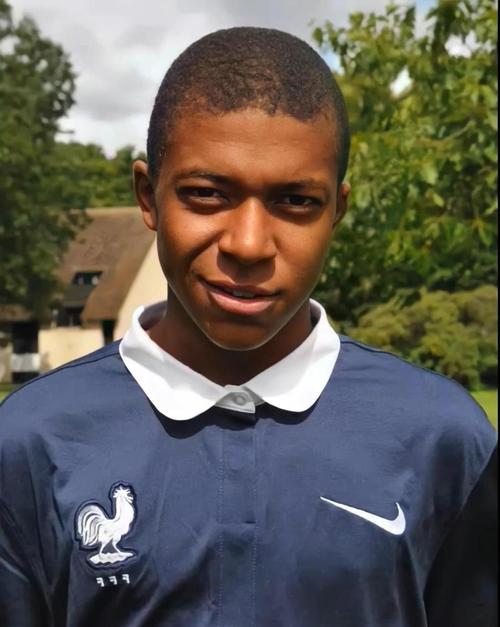 东体谈中超外援名额调整：足协、中足联应多听听俱乐部的意见（东体评中超外援名额调整：足协与中足联应更多采纳俱乐部意见）