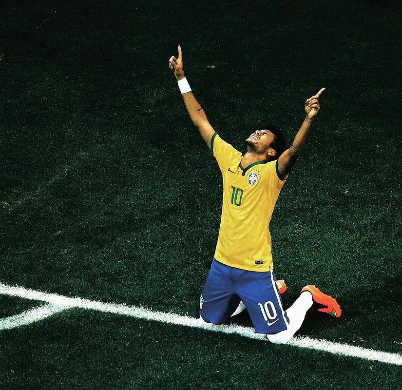 队报评法甲第14轮最佳阵：托万助朗斯登顶领衔，巴黎无人入选（队报评出法甲第14轮最佳阵容：托万领衔助朗斯登顶，巴黎零入选）