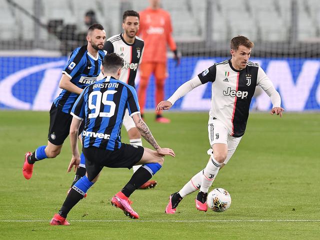 斯基拉：一家英超俱乐部询问了米兰前锋圣地亚哥的信息（斯基拉：英超球队已打听米兰前锋圣地亚哥的情况）