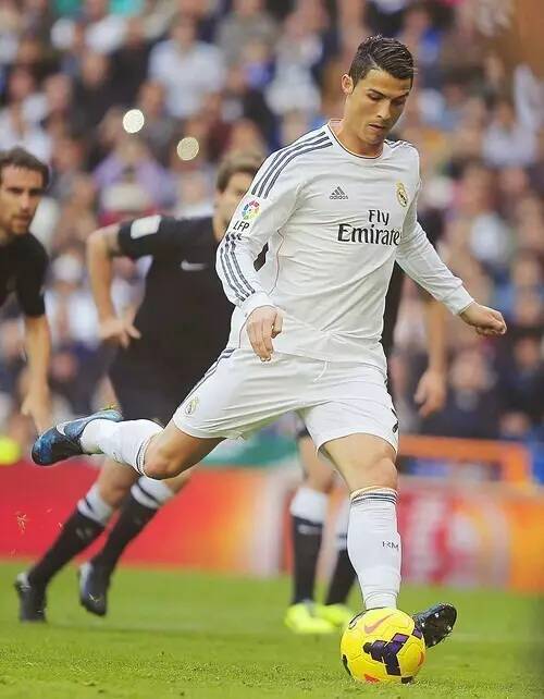 国米肠子悔青了吧？米兰700万投资蜡笔，收益直指联赛冠军（国米会后悔吗？米兰700万押注蜡笔，回报直指联赛冠军）