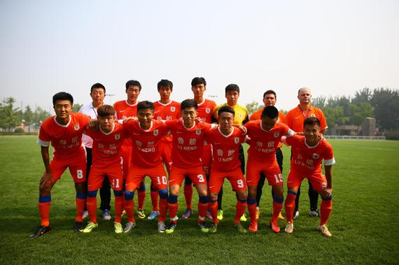 意甲战报：伊萨克森、厄德高破门，十人拉齐奥1-1博洛尼亚（意甲速递：伊萨克森、厄德高建功，十人拉齐奥1-1战平博洛尼亚）