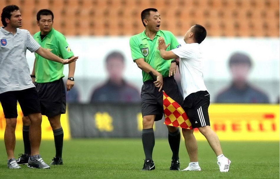 阿莱格里31场米兰和都灵德比取胜19场，仅输5场（阿莱格里31次出战米兰与都灵德比，19胜仅5负）